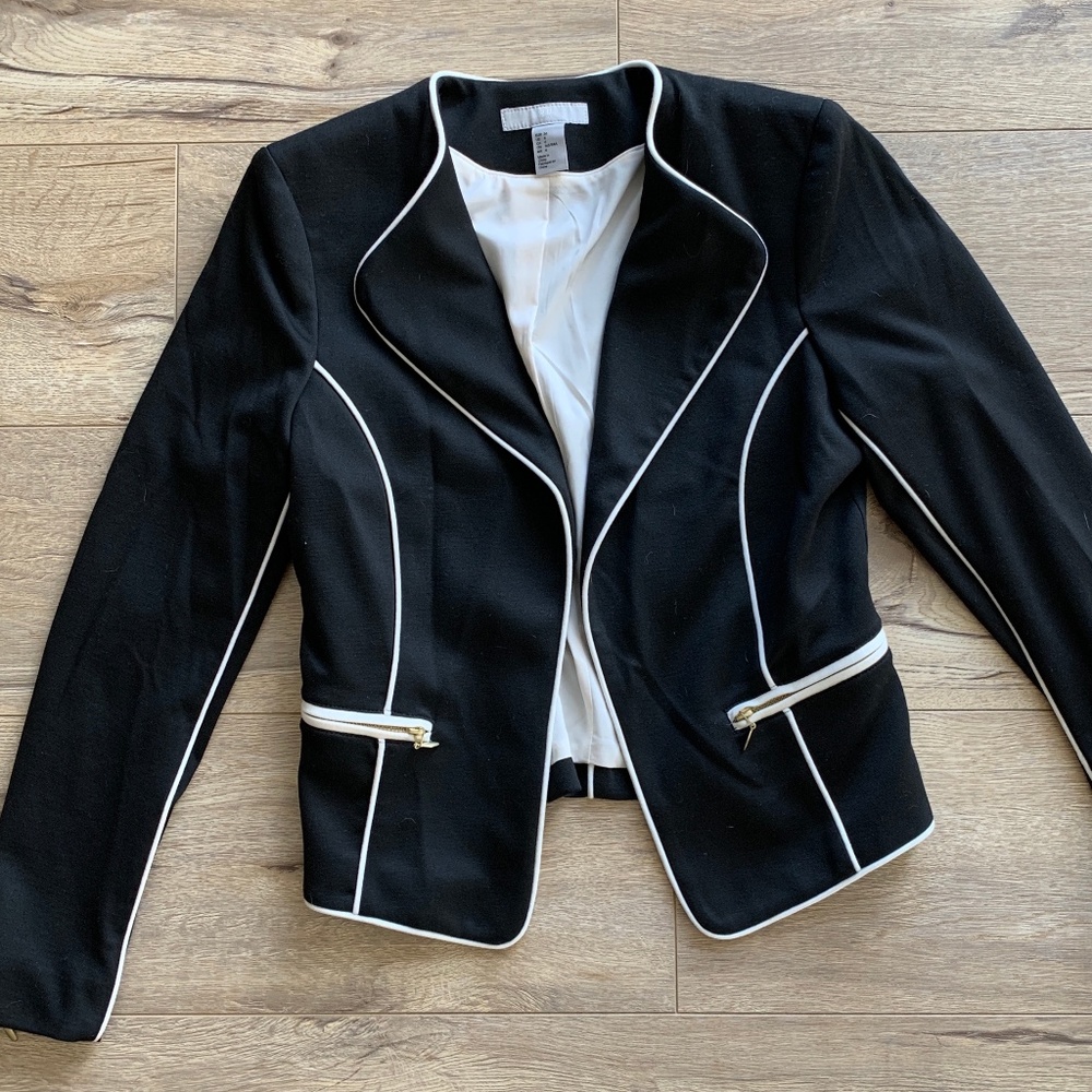 H&M Black Crop Blazer with White Seams/Lining Sz 6